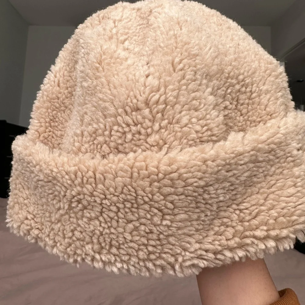 Cole Haan Grand Series Women winter hat. - Picture 2 of 6
